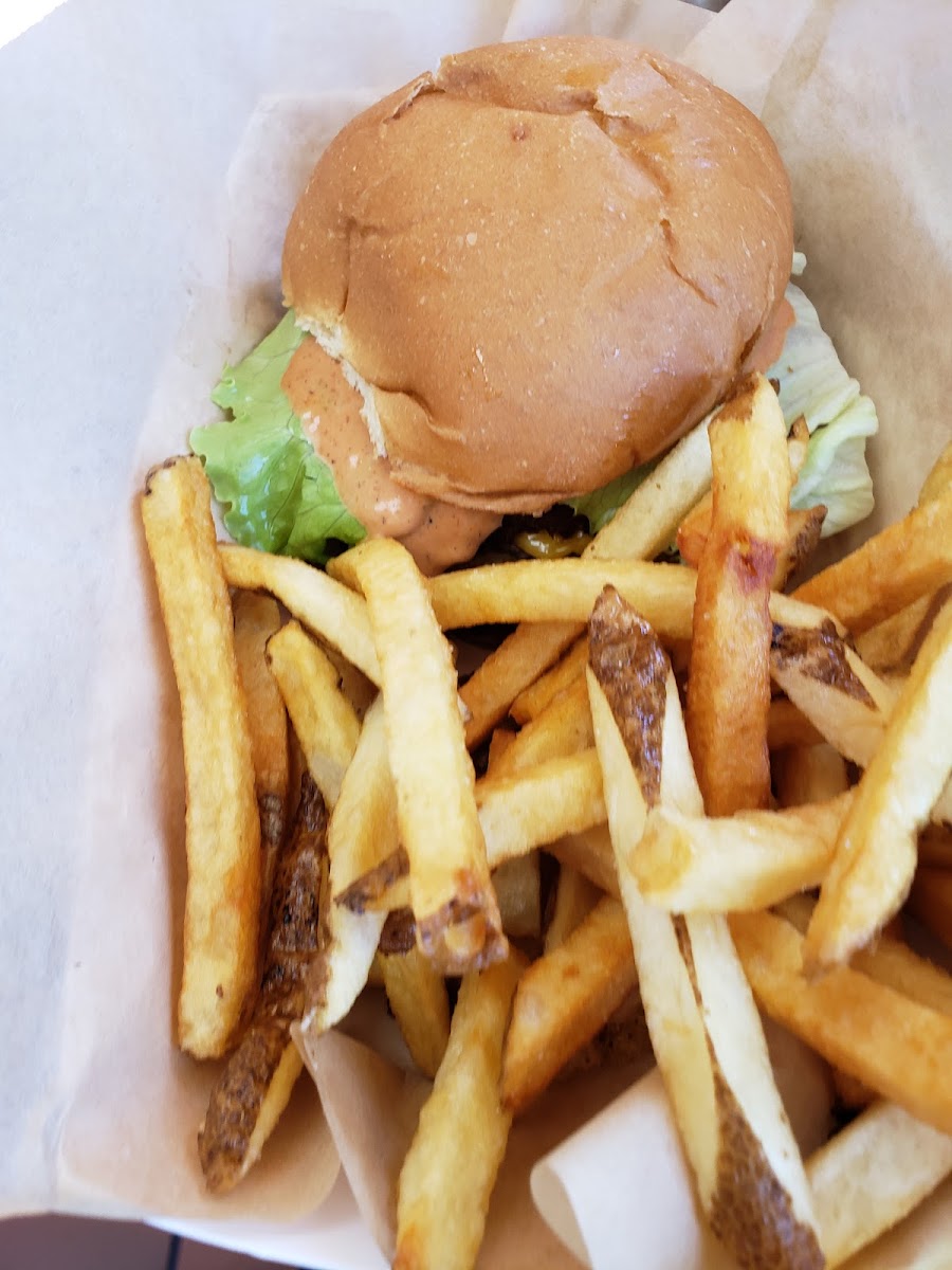 Logan's Simply Fresh Burgers & Chicken-5