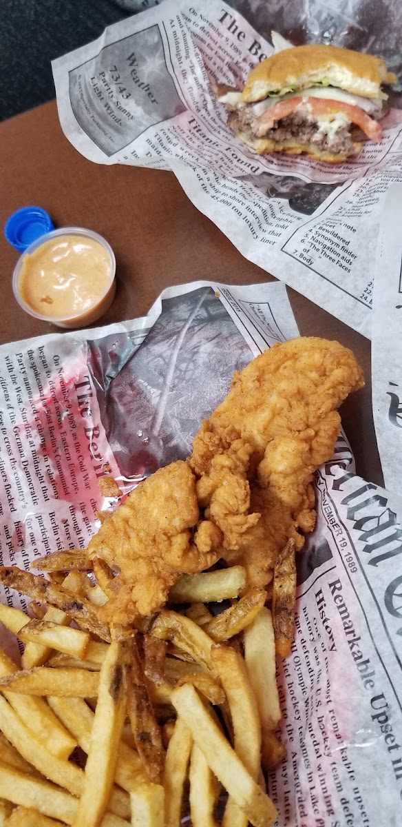 Logan's Simply Fresh Burgers & Chicken-8